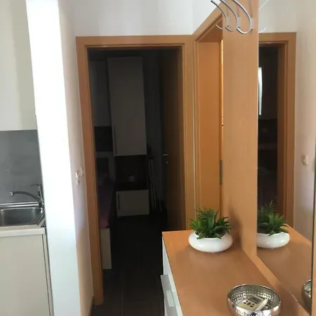 Modern In A Quit Neighbourhood Apartman *